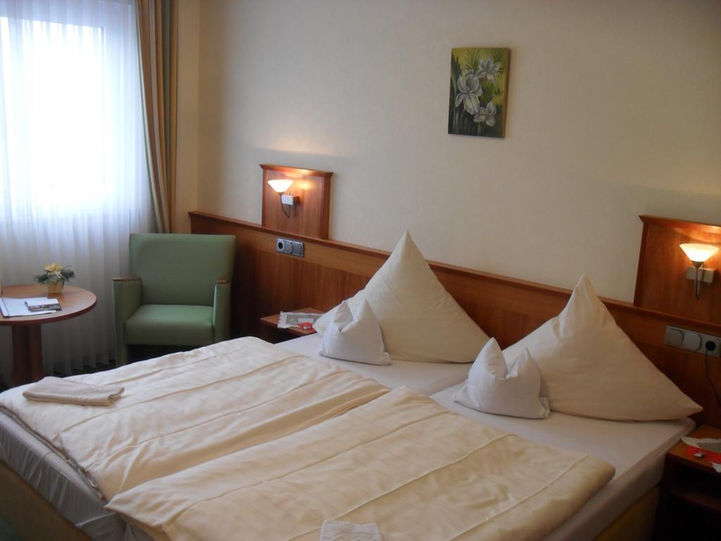 Hotel Reichsschenke Zum Ritter Gotz "Garni" Kröv Habitación foto